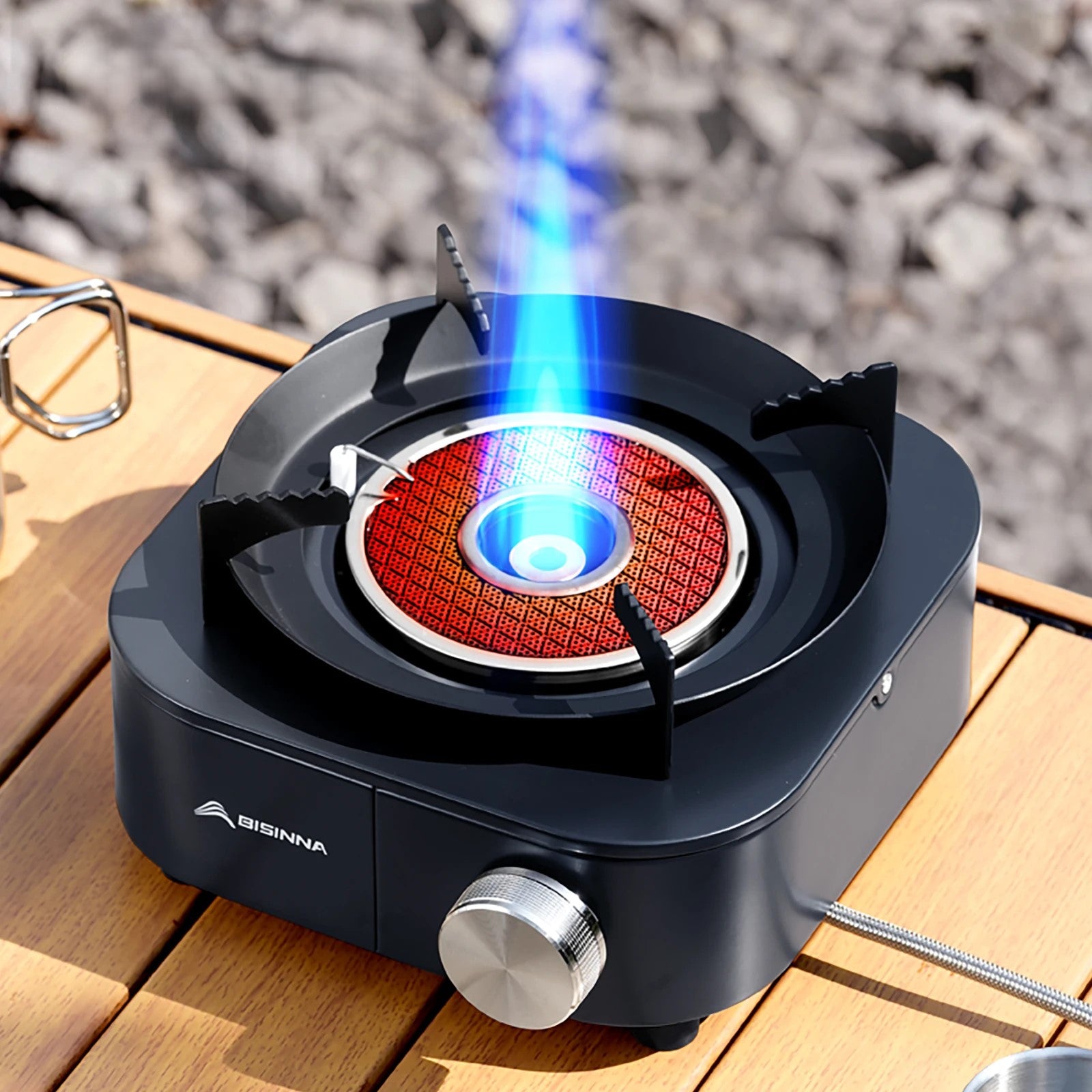 SK256 BISINNA electric stove on an outdoor table 